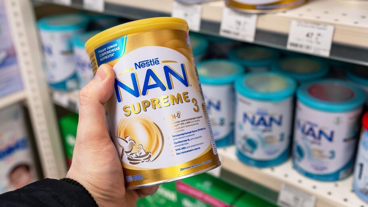 В Беларуси отзывают из продажи ряд детских смесей Nestle российского производства