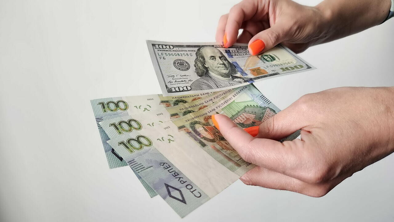 Курс доллара будет расти перед новогодними праздниками? Прогноз по валютам