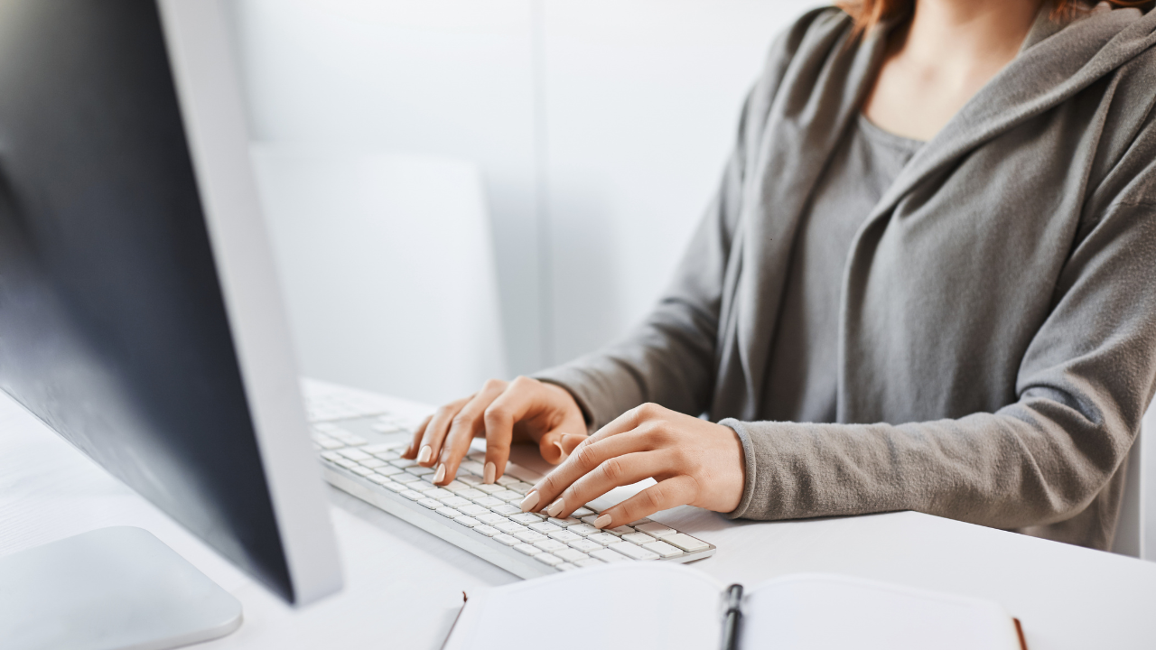 Исследование: почти половина белорусов справляется со своей работой за полдня