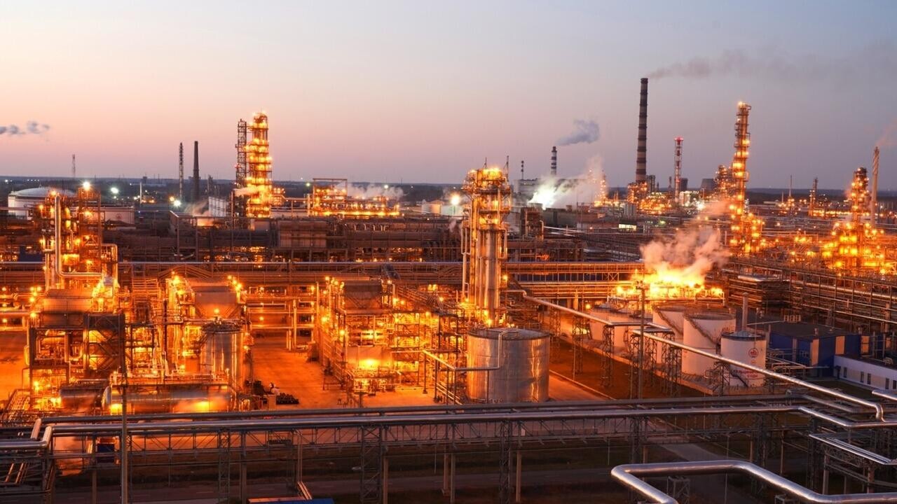 Мозырский НПЗ ищет работников. Какие зарплаты предлагают?