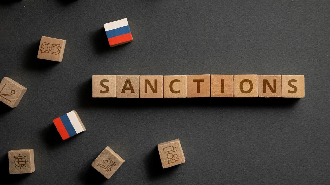 Стало известно, сколько санкций ввели против России