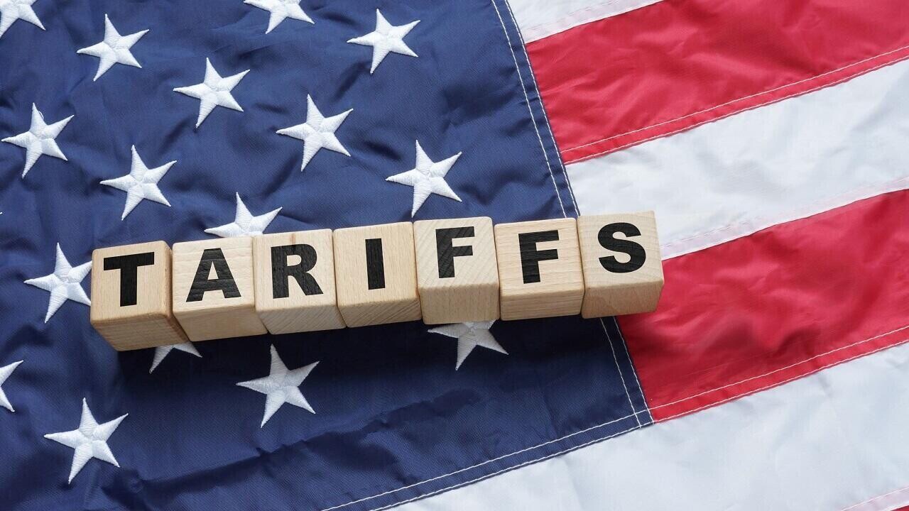 США снова вводят пошлины на товары из 60 стран – под ударом почти весь импорт