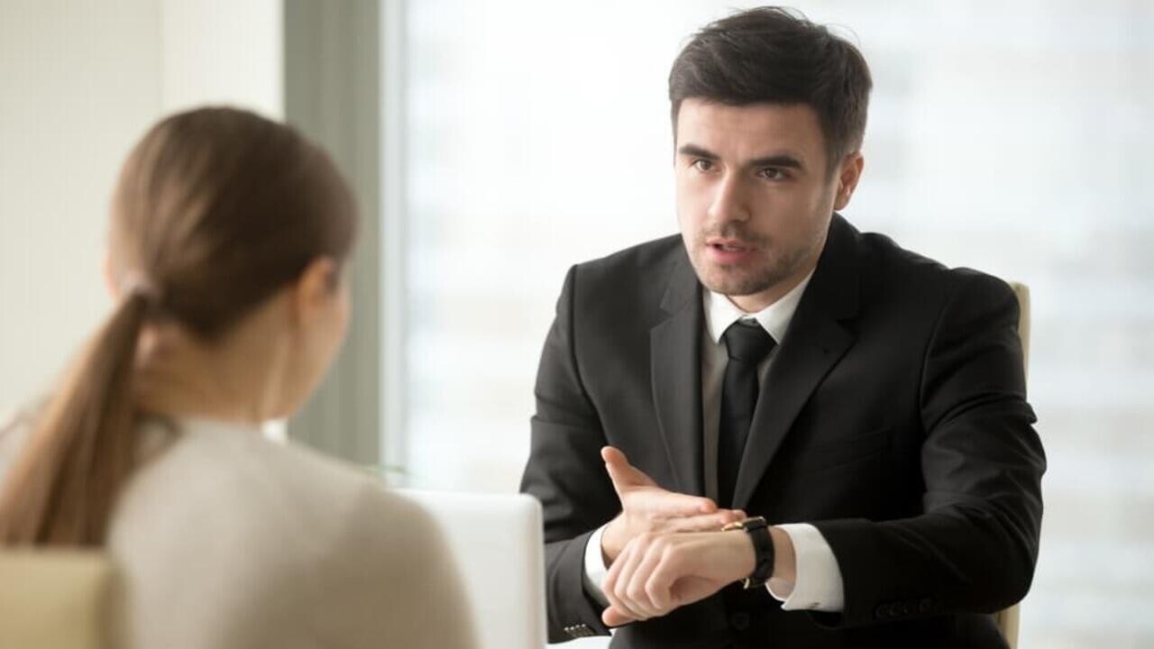 Белоруска 2 часа отсутствовала на работе: могут ли уволить за прогул