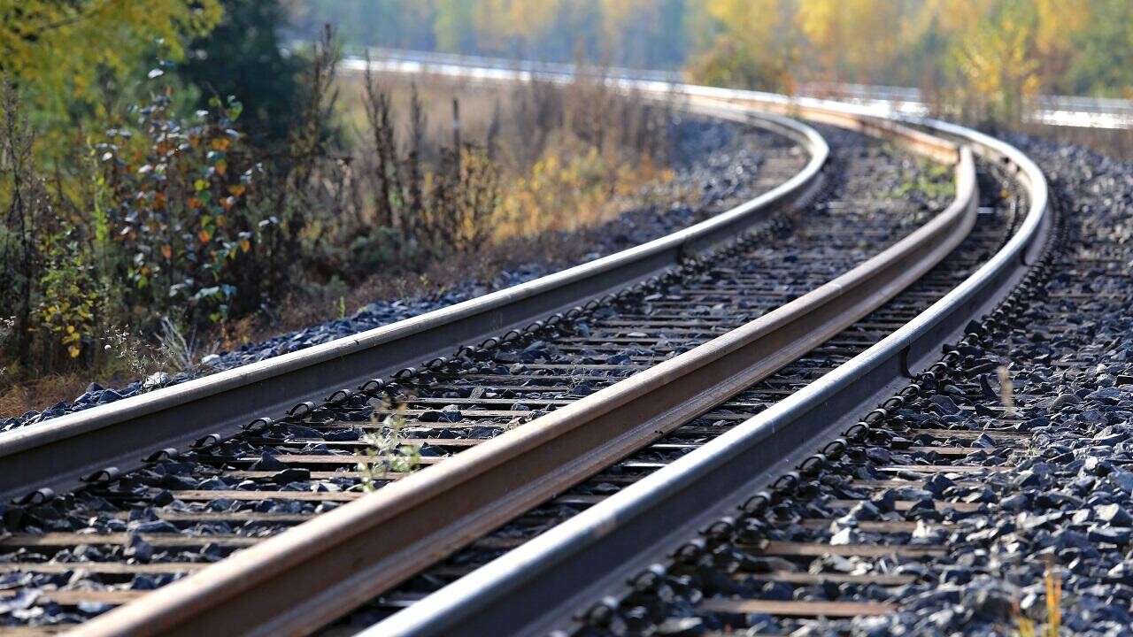 Из-за ремонта моста БелЖД изменит график поездов, а некоторые отменит