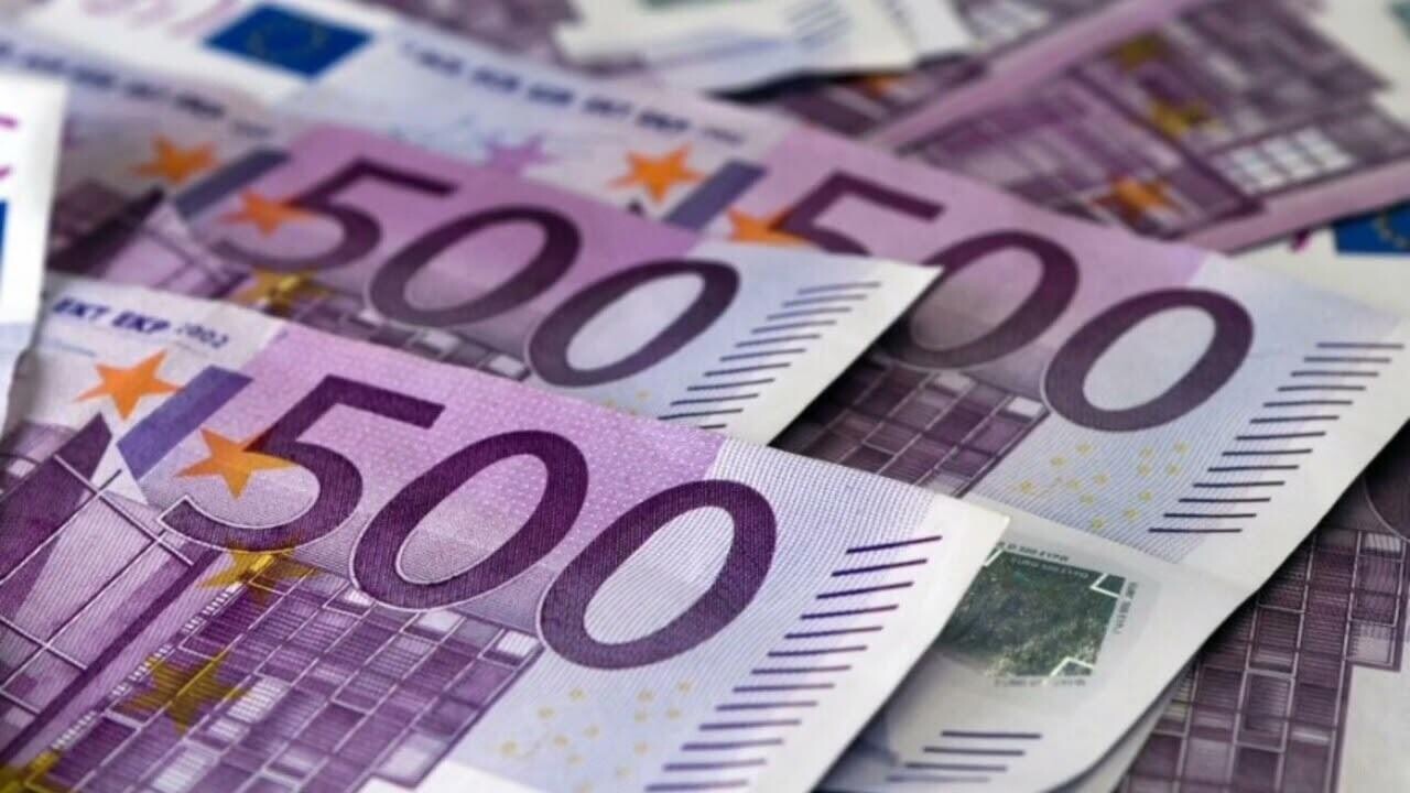 Сувенирные евро вместо денег: как в банке Гомеля пропали 90 тысяч рублей