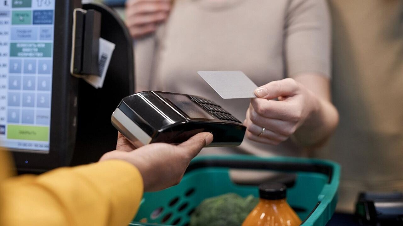 Средний чек белорусов в магазинах вырос на 12,1%. Что по сумме?