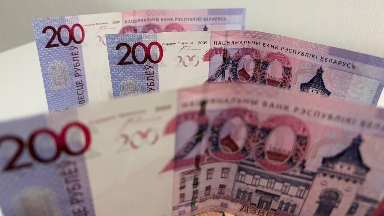 В Беларуси кассир банка присвоила более 81 000 рублей