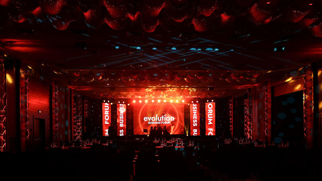 «Без этого человечество рискует исчезнуть». Инсайты от 9 топовых спикеров конференции «Evolution Business Forum 2025»