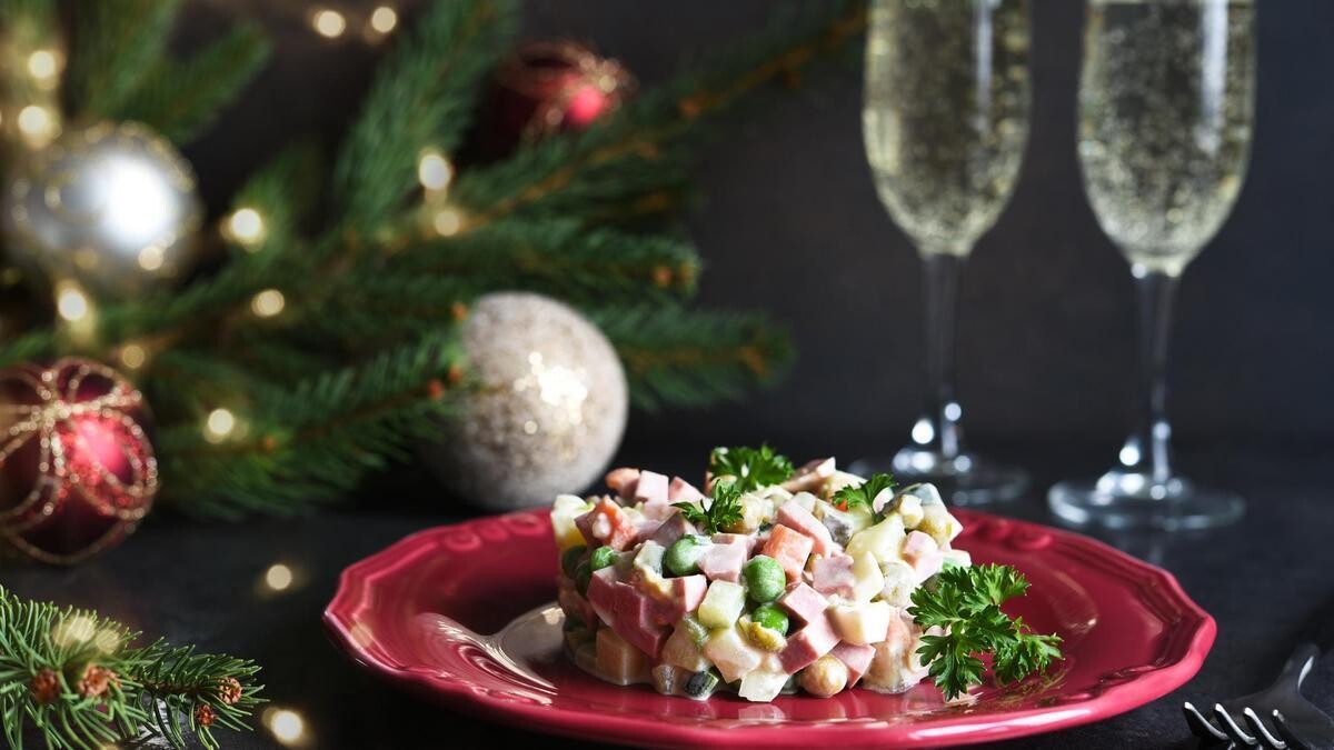 От скромного до роскошного: два варианта новогоднего ужина как в известном кинофильме