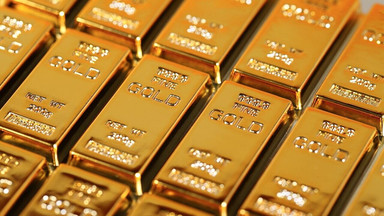 Золото начало стремительно дешеветь. Почему драгметалл теряет в цене?