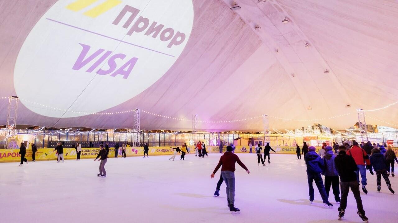 В Минске открылся ледовый каток: владельцам некоторых банковских карт бесплатный вход и напитки