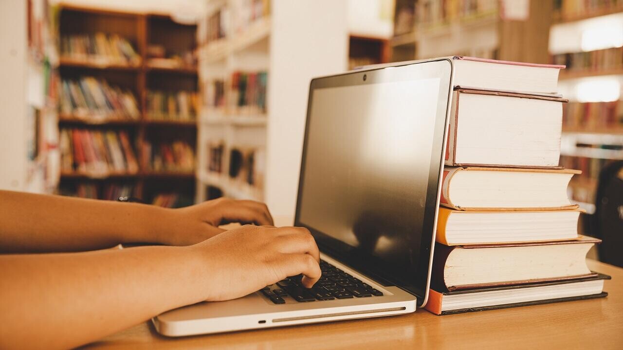 За полгода белорусы купили 2 млн книг на Wildberries. Какие авторы и жанры в топе?