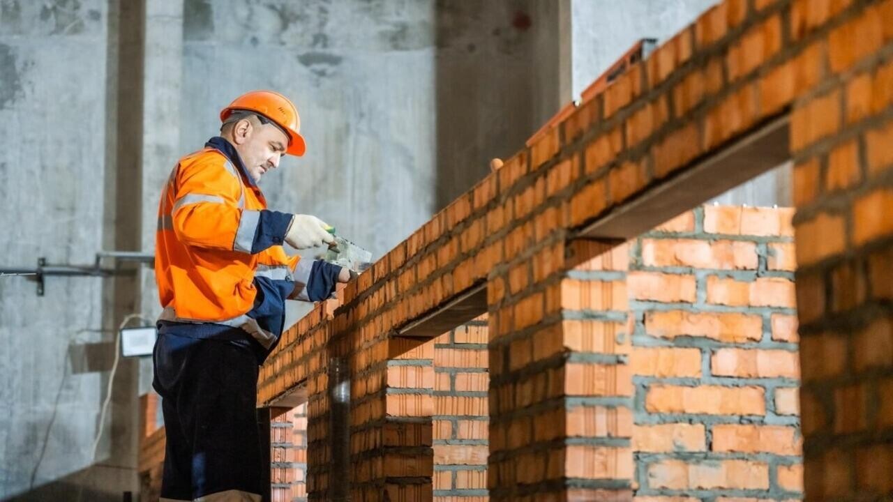 Сколько зарабатывают строители в Беларуси