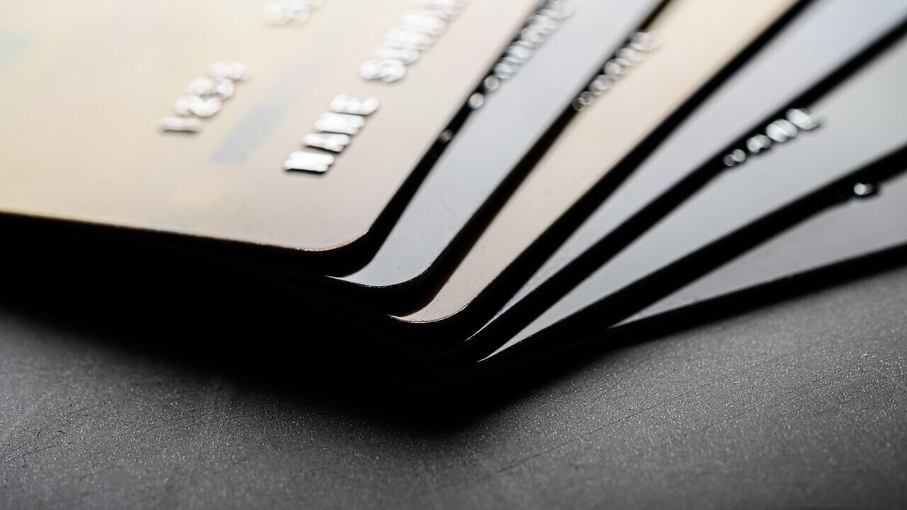 В Беларуси могут ограничить число банковских карт на одного клиента