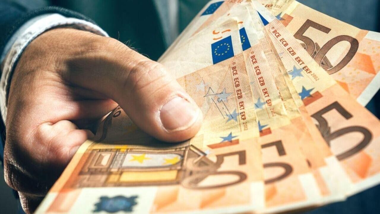 Вместо евро – российские рубли: белорус обменял деньги незнакомцу, но остался в минусе