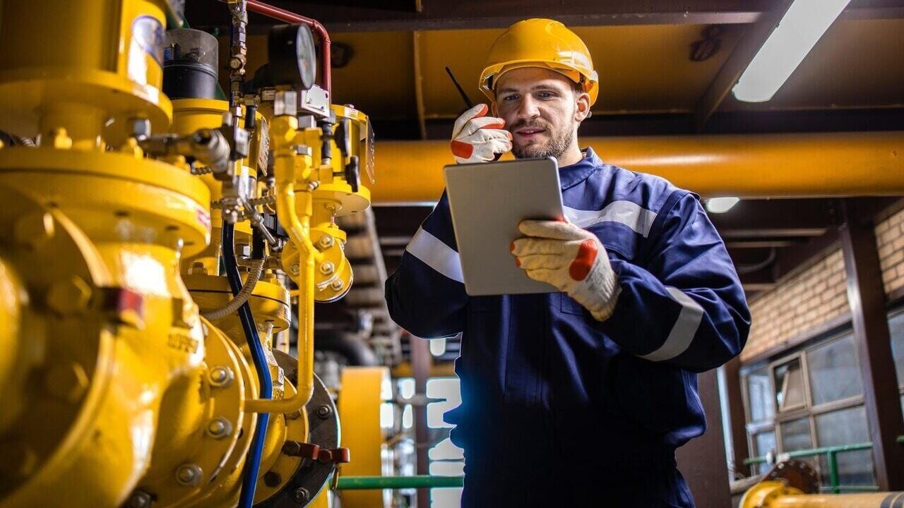 Зарплаты в промышленности Беларуси: где платят больше всего в 2026 году