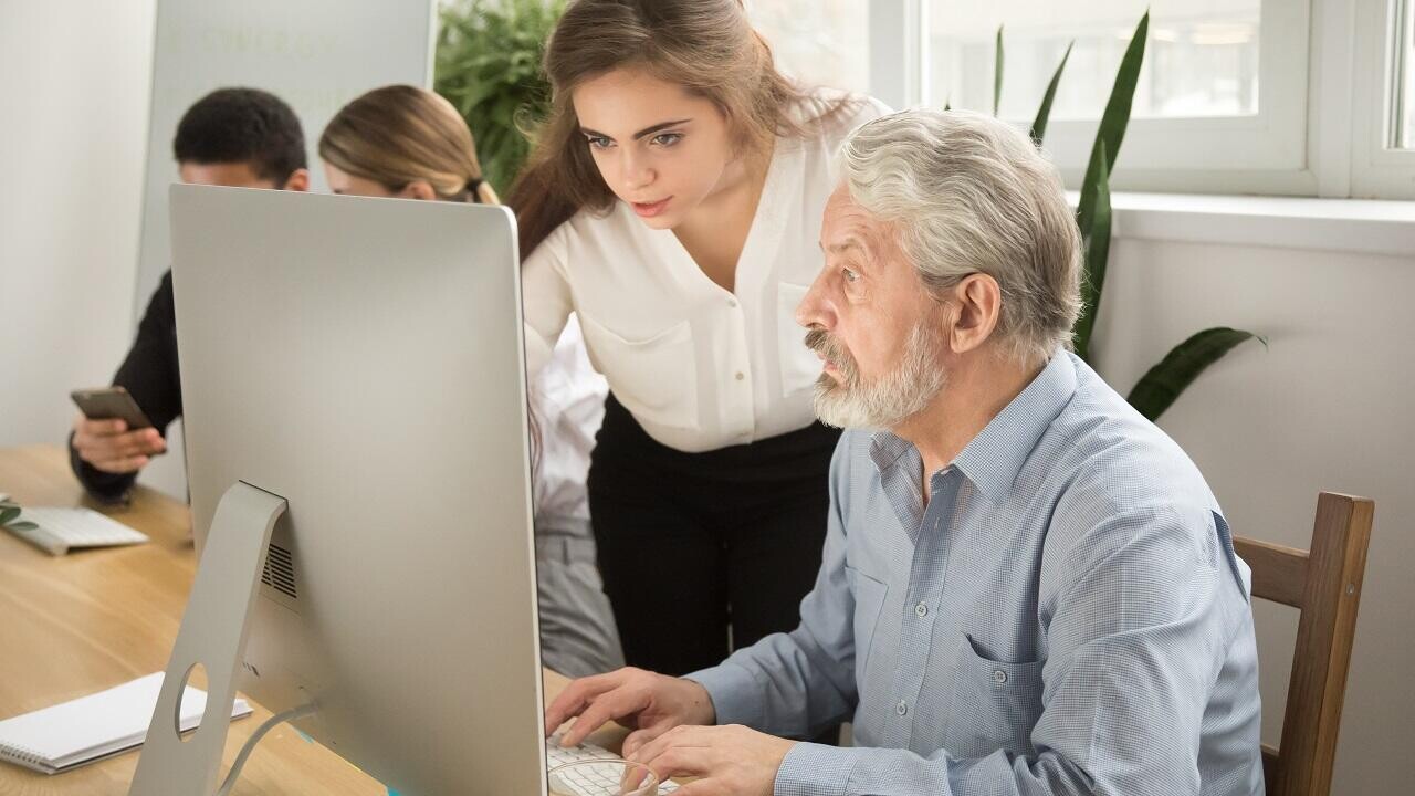 Какой процент белорусов продолжает работать после выхода на пенсию