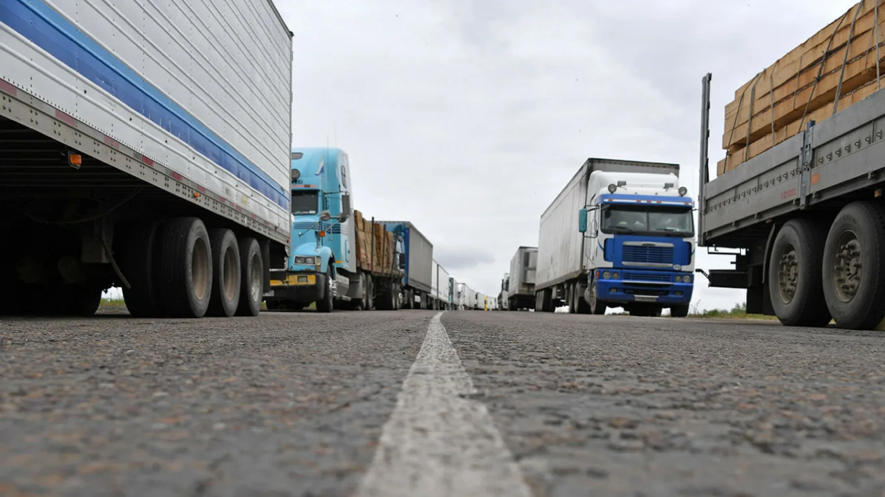 Беларусь вводит для грузовиков из Литвы ограничение на пересечение границы