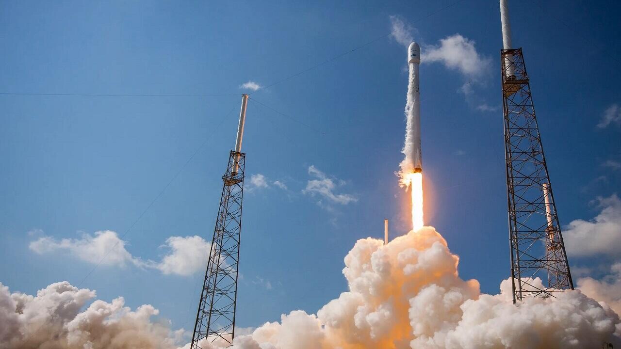 От чипов до продуктов: SpaceX запустила программу по производству товаров в космосе