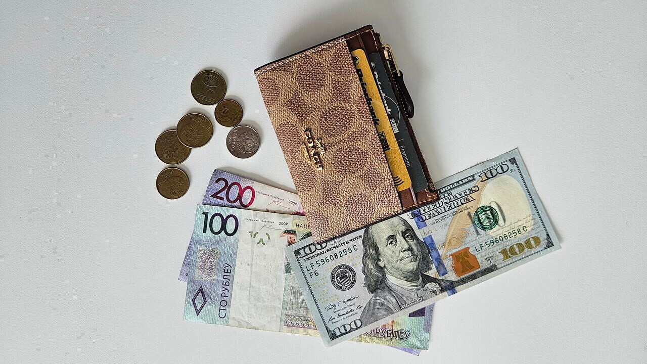 Почему снижается средняя зарплата и что будет с ней к концу года? Спросили эксперта