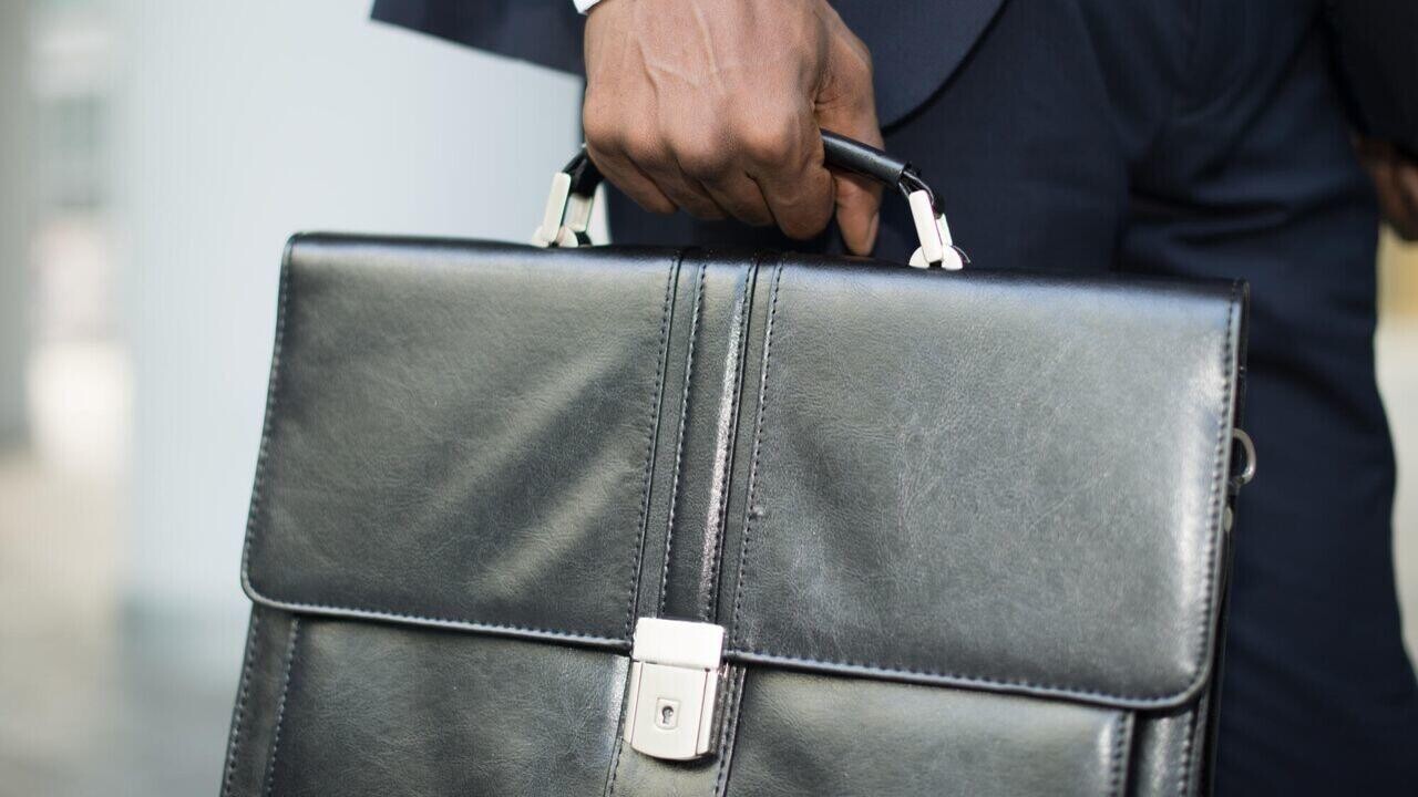 Сколько зарабатывают чиновники в Беларуси? Белстат назвал цифру