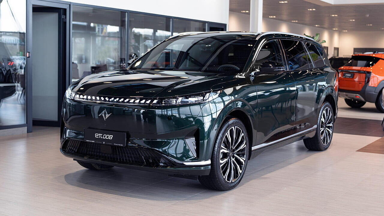 В Беларуси начались продажи электрического кроссовера eπ008: что с ценами и комплектацией?