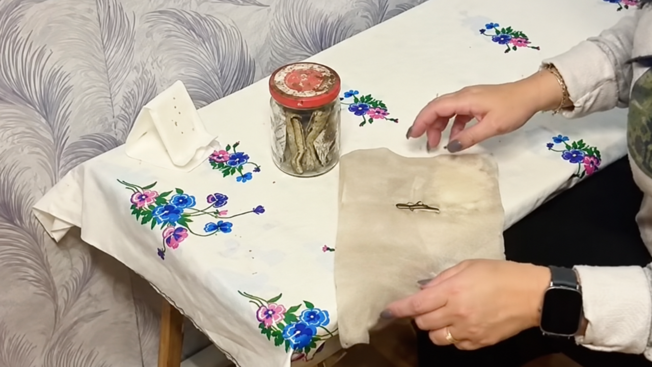 Белорусская семья 10 лет не могла найти спрятанную заначку. Деньги всё это время лежали в печке