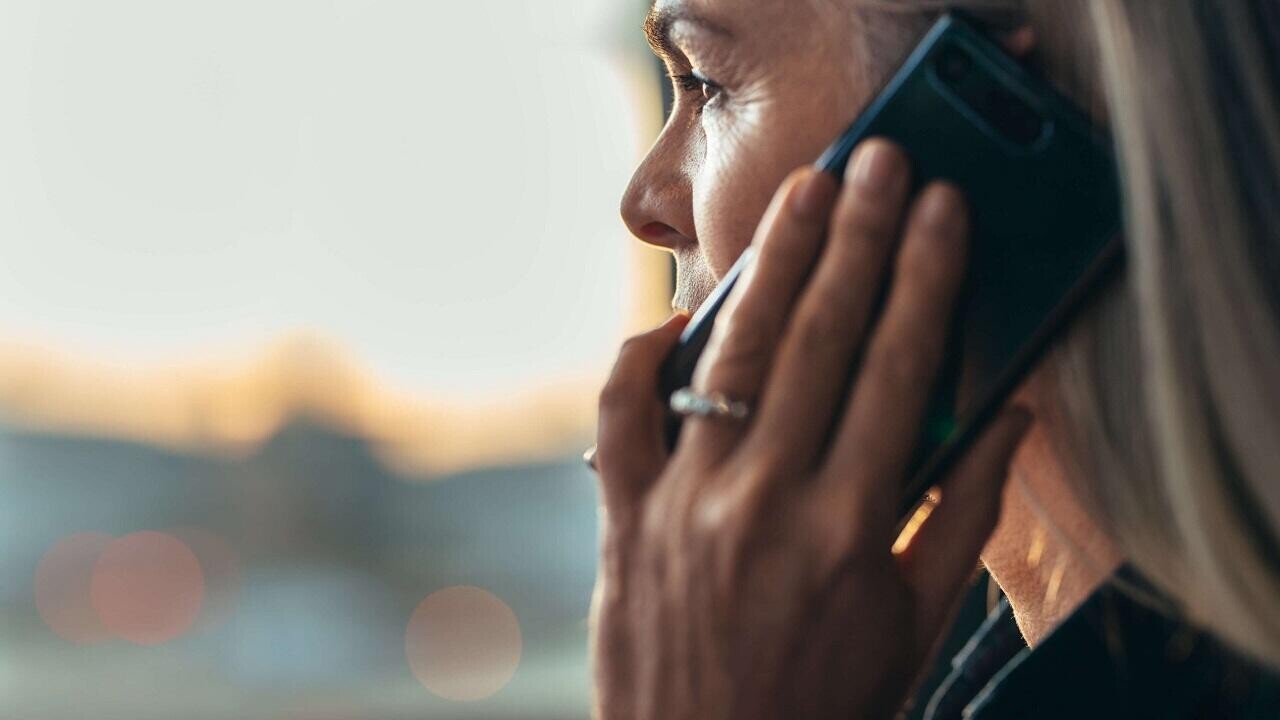 Минус 22 000 рублей. Телефонные аферисты достали минчанку по служебному номеру