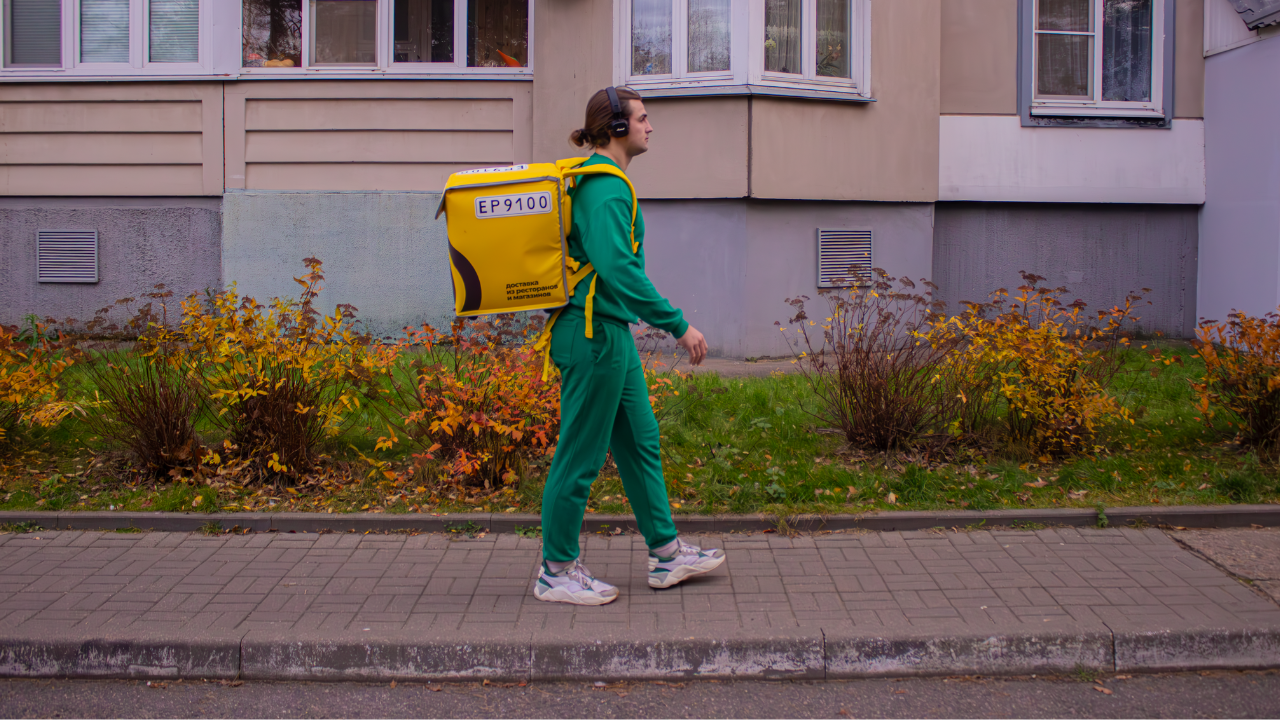 «Я потерял 287 рублей за час». Яндекс-курьер – честно о своей работе