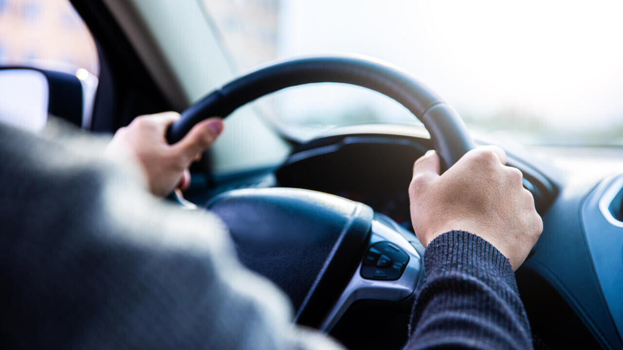 Запретили водить — и долг по зарплате нашелся. История с гомельским таксопарком