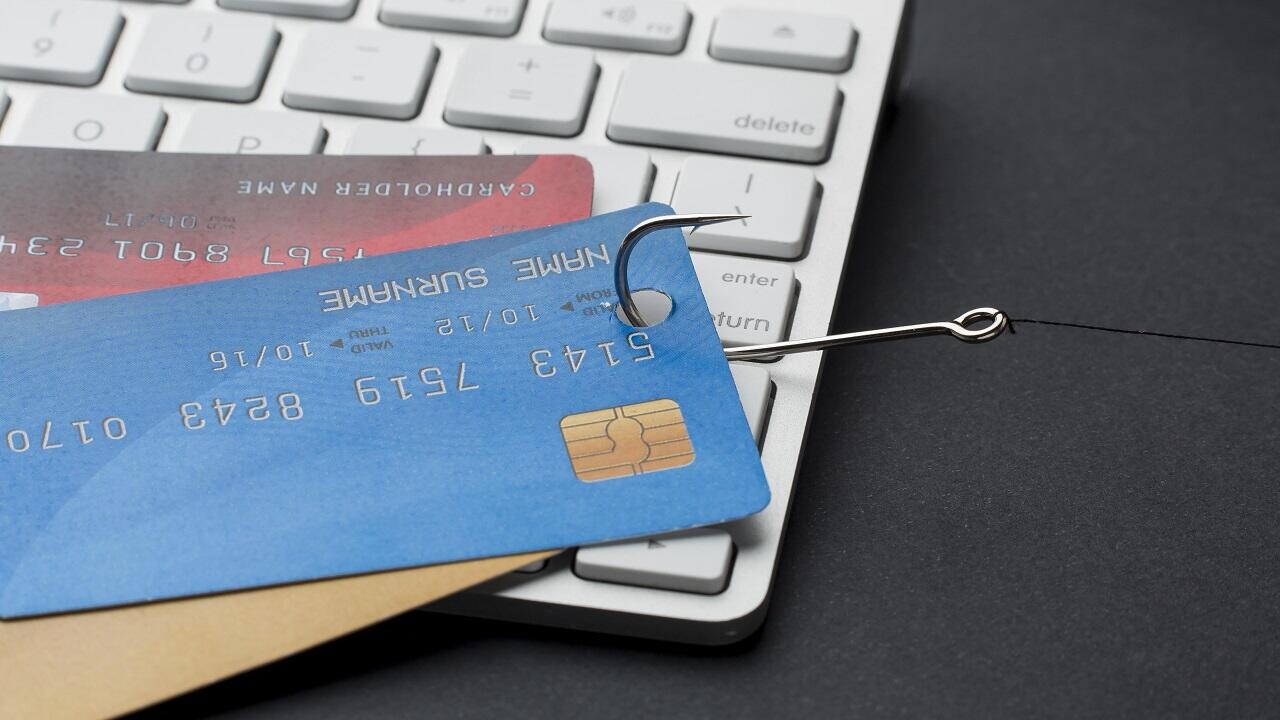 Как аферисты обманывали белорусов с банковскими картами: цифры и новые схемы