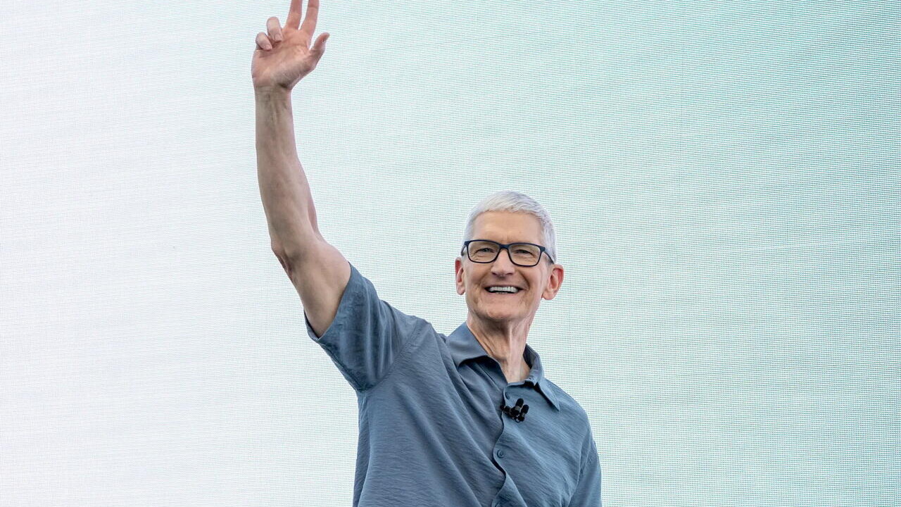 Ушла эпоха: Тим Кук покинул пост гендиректора Apple. За время его работы компания подорожала в 13 раз