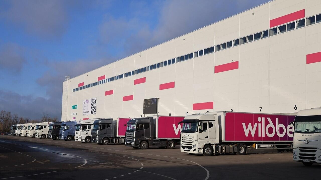 Новый логистический центр Wildberries в России загорелся после атаки дронов