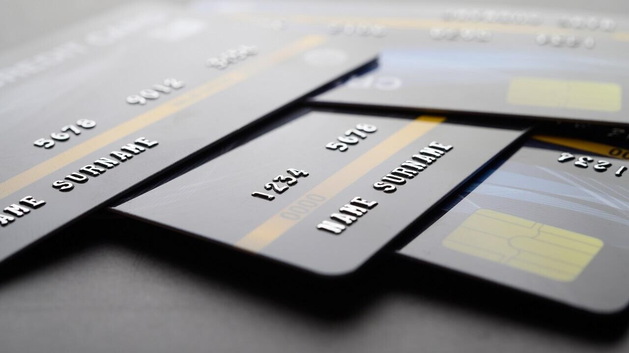 Клиентов крупного банка предупредили о временных неудобствах с картами