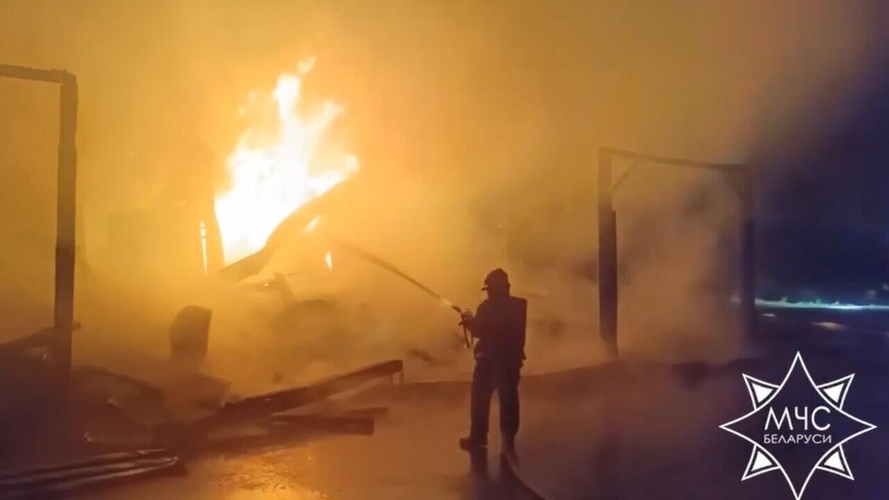В Минской области горел пеллетный цех