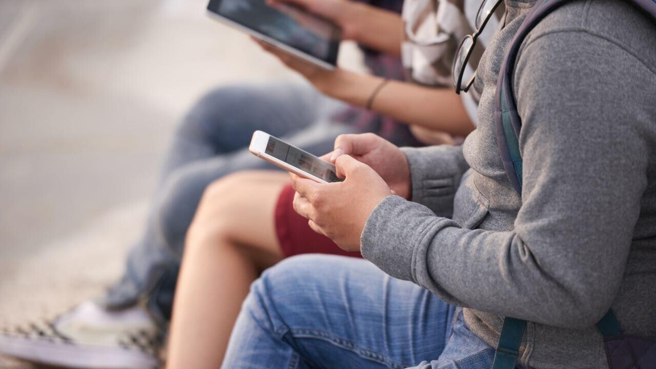 Как выбрать смартфон для школьника: главный секрет и топ вариантов