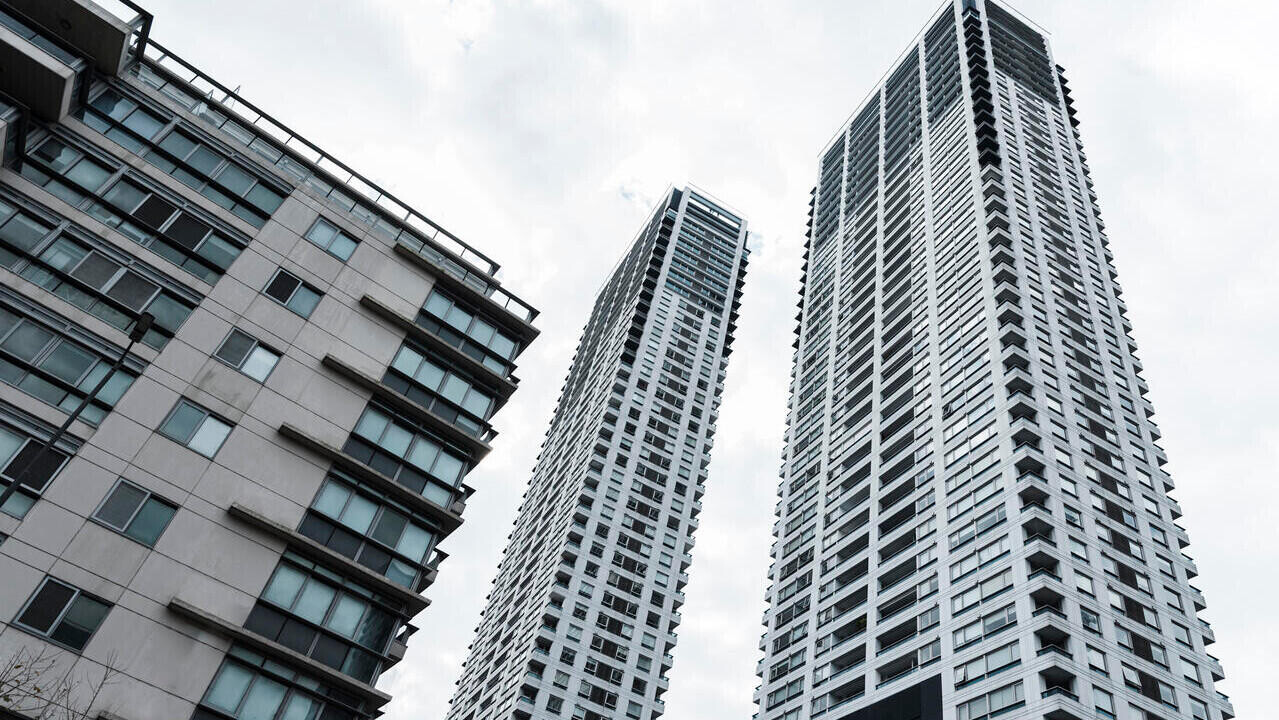 Сделок меньше, но цены растут: что происходит на рынке жилья в Беларуси