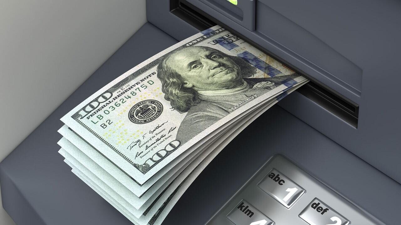 Очередной банк Беларуси введет лимиты на бесконтактное снятие наличных