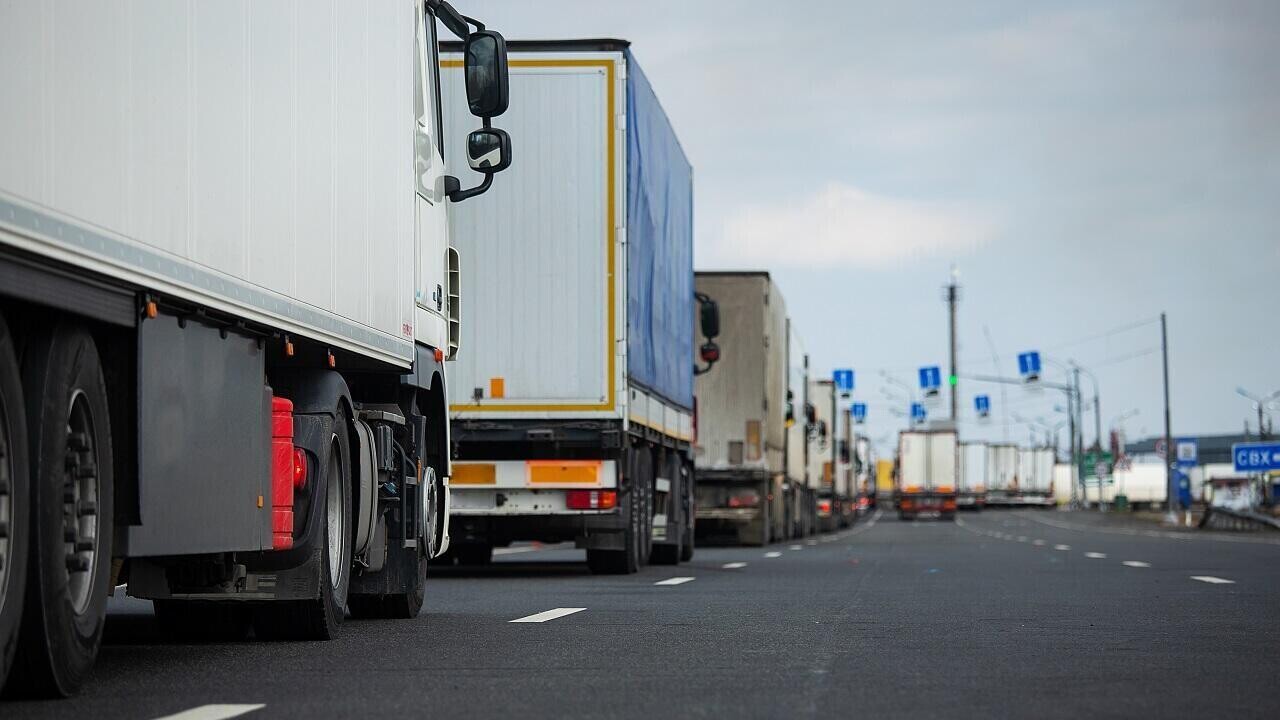 Фурам на литовских номерах запретили выезжать из Беларуси. Где их разместят?