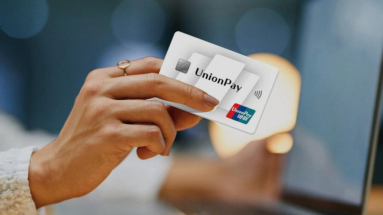 Белорусам стали доступны переводы в долларах через UnionPay: куда можно отправлять деньги