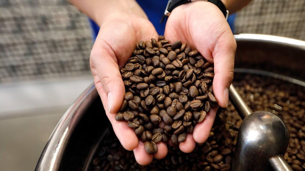 Сколько стоит кофе в магазинах и кофейнях и что влияет на цены?