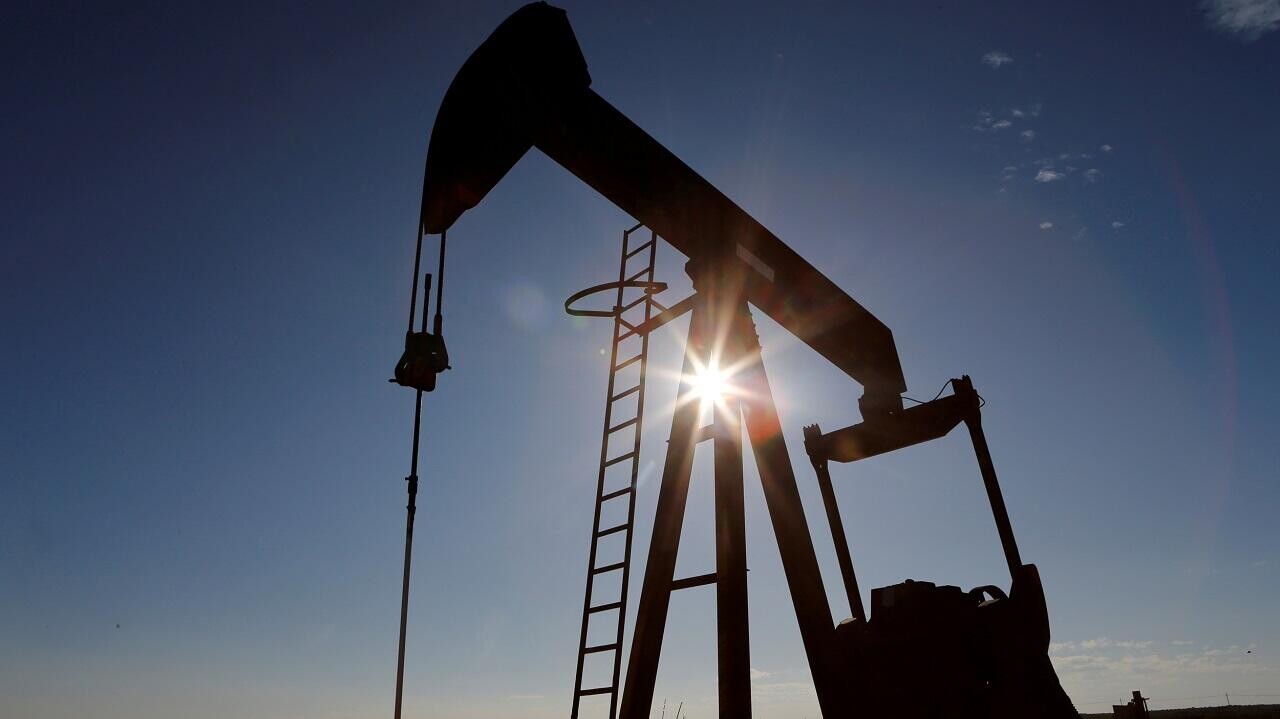 Нефть резко дешевеет на фоне внезапной паузы в ударах США и Ирана
