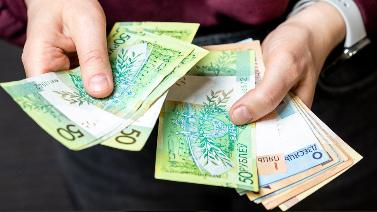 Зарплата до 10 000 рублей. Топ вакансий для людей без высшего образования