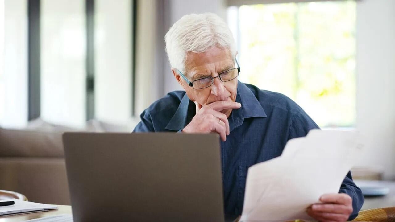 До пенсии — 8 месяцев, а предприятие ликвидируют. Можно ли уйти досрочно?