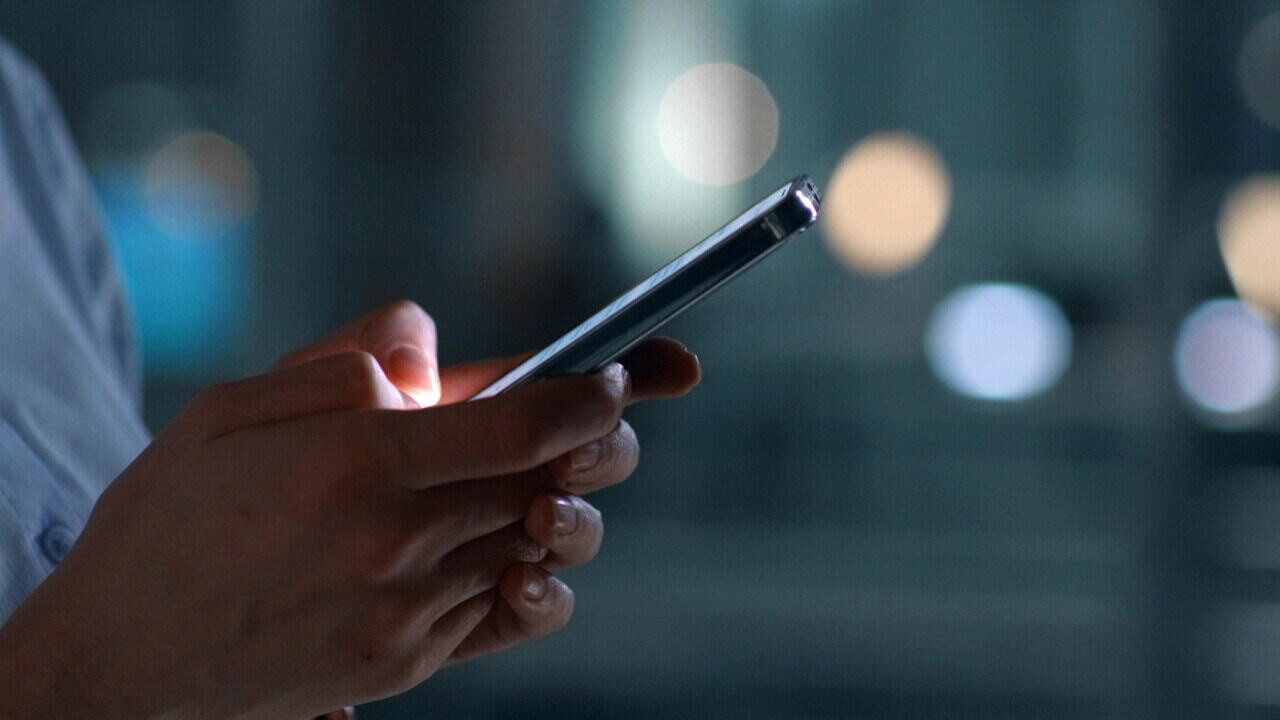 Белорусам рассказали о скрытой опасности открыток в мессенджерах