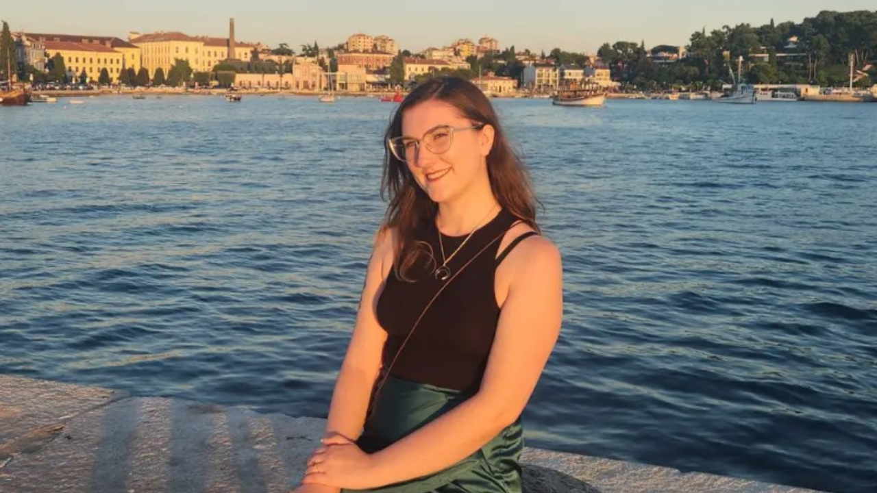 Девушка 2 года не могла найти работу – пока не опубликовала мем на Фейсбуке