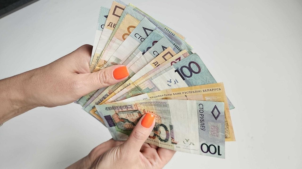 Белоруска принесла в банк 20 000 рублей, а там вызвали милицию. Что случилось?