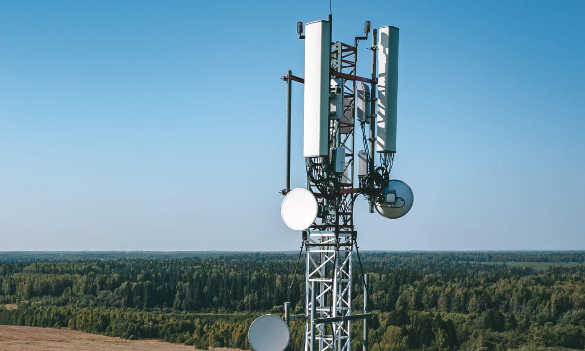 Связь стабильнее, скорость интернета выше. 185 станций 4G life:) по всей стране