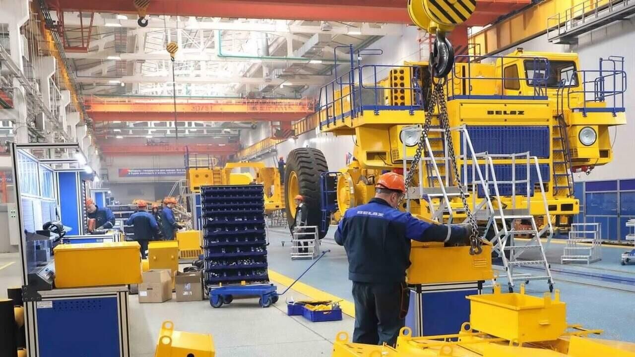 БЕЛАЗ ищет работников: какие зарплаты предлагают
