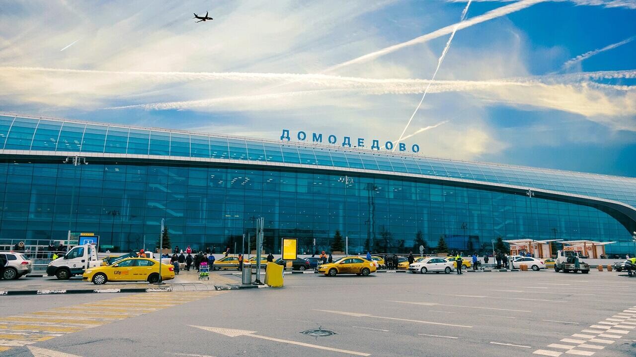 Московский аэропорт Домодедово продали на аукционе за полцены. Кому достался?